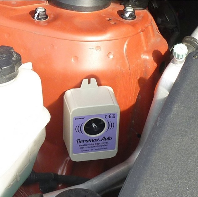 Umístění plašíce kun v motorovém prostoru